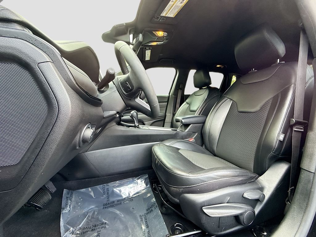 Certified Used 2022 Diamond Black Crystal Pearlcoat Jeep Altitude image 20