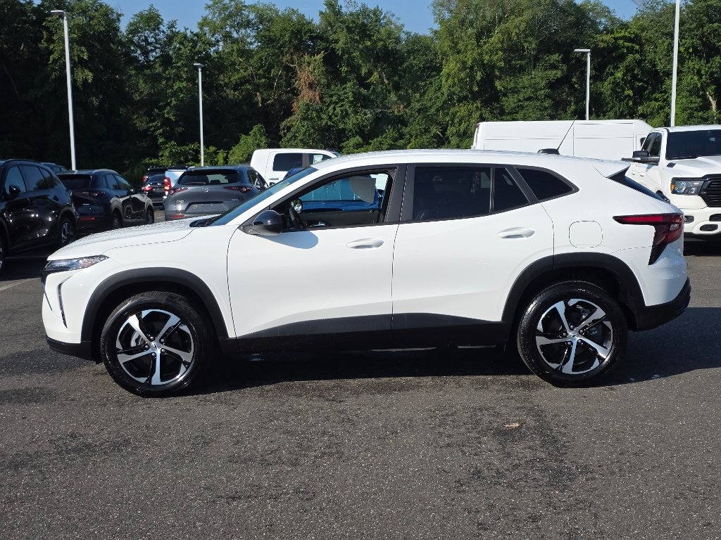 Used 2024 Summit White Chevrolet 1RS image 12