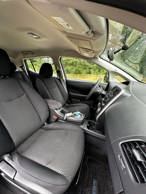 Used 2017 Brilliant Silver Nissan S image 22