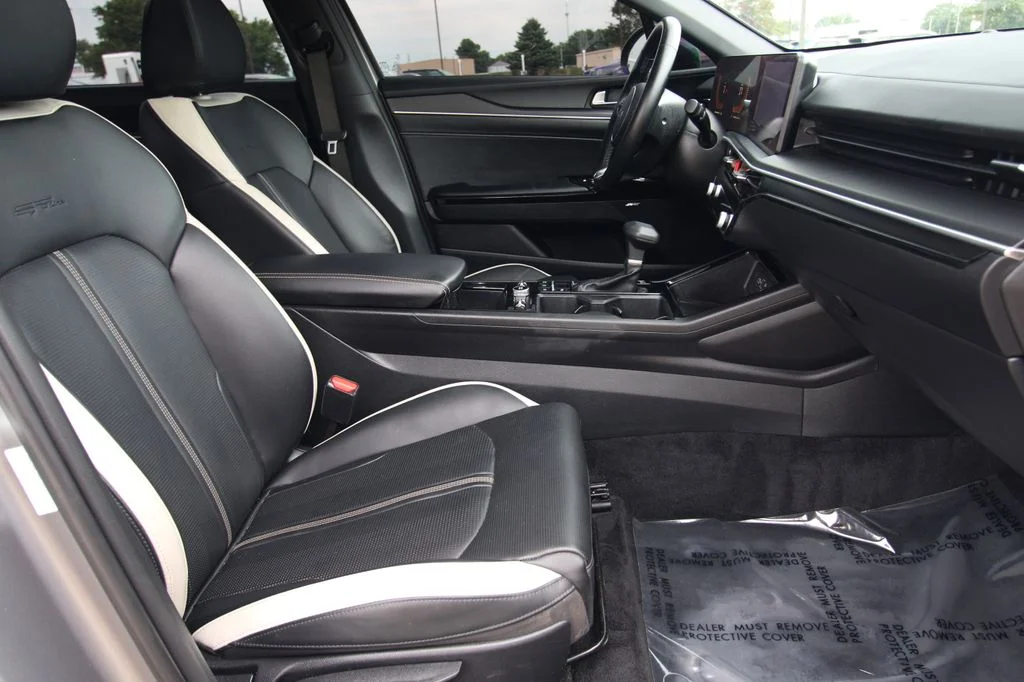 Used 2025 Gray Kia GT-Line image 8