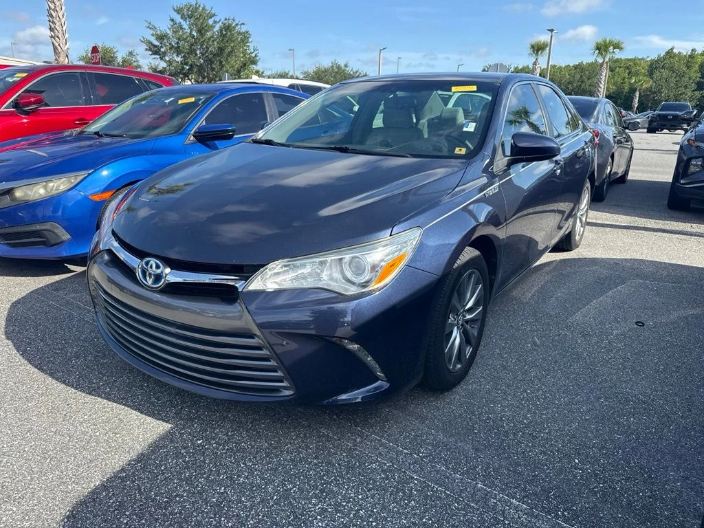 Used 2016 Beige Toyota XLE image 2