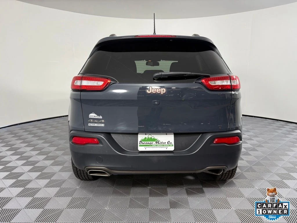 Used 2017 Black Jeep Latitude image 9