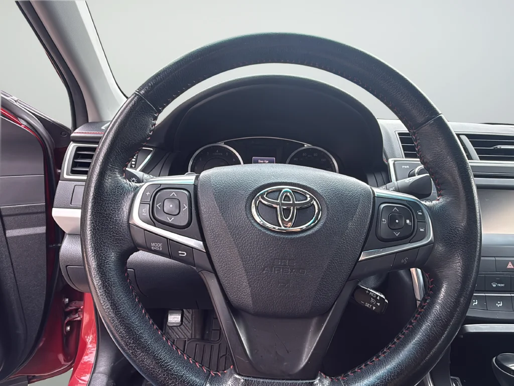 Used 2016 Red Toyota SE image 28