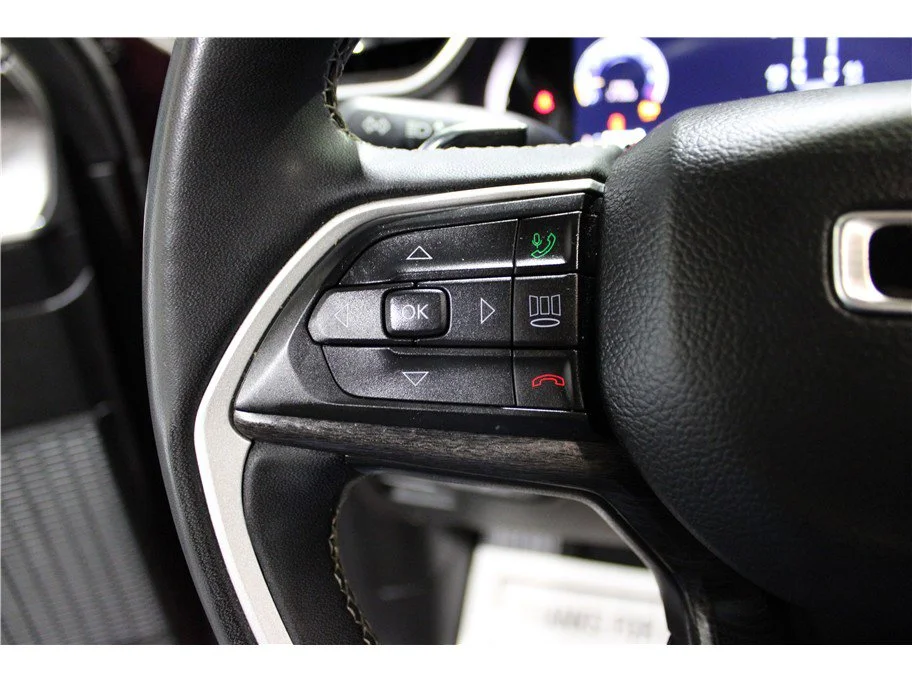 Used 2023 Velvet Red Pearlcoat Jeep Limited image 27