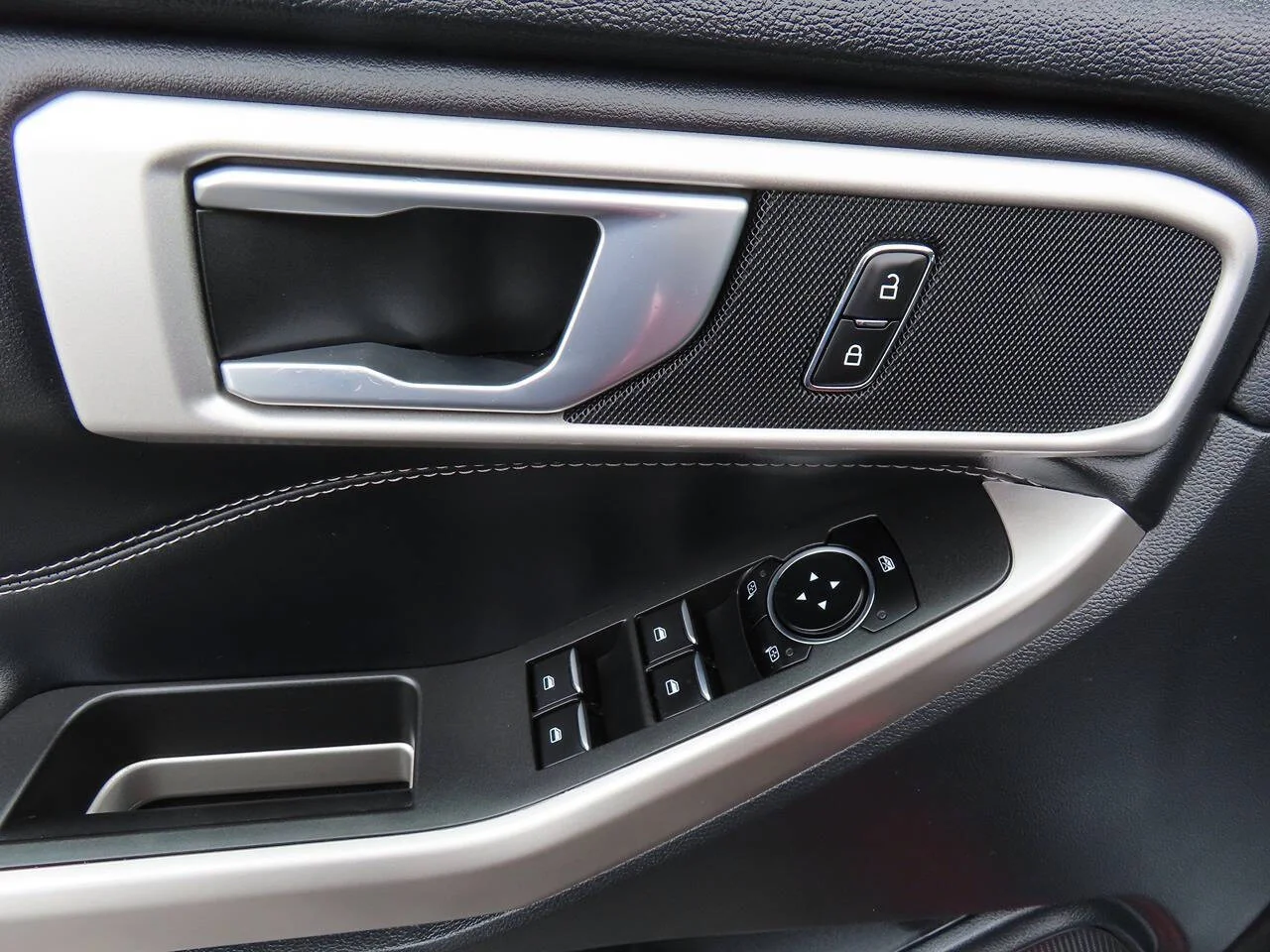 2023 Ford Explorer XLT - Photo 13