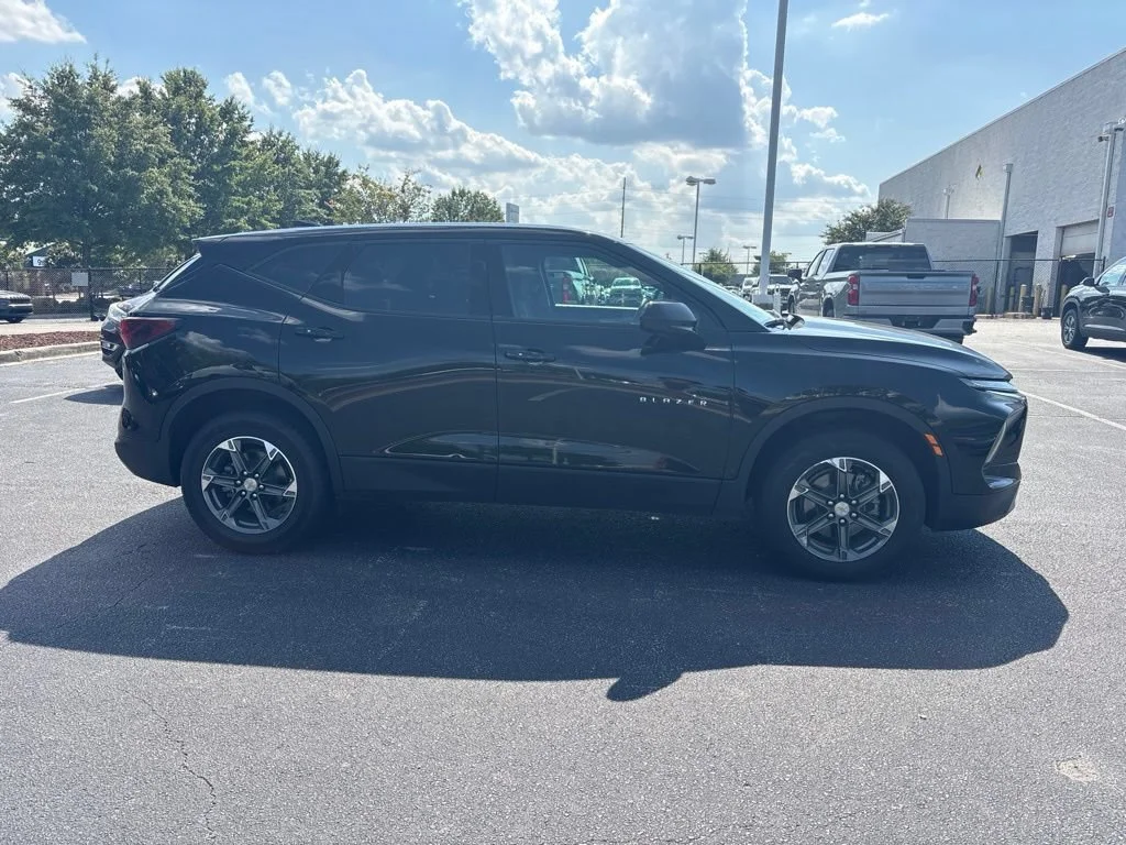 Used 2025 Black Chevrolet 2LT image 2