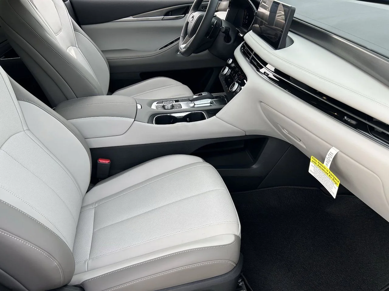 Used 2027 RADIANT WHITE INFINITI Luxe AWD image 15