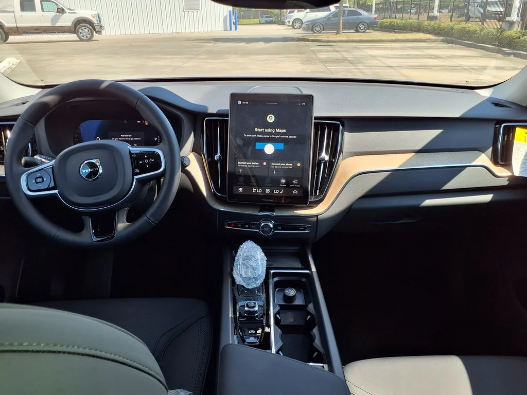 New 2026 Aurora Silver Volvo Plus image 21