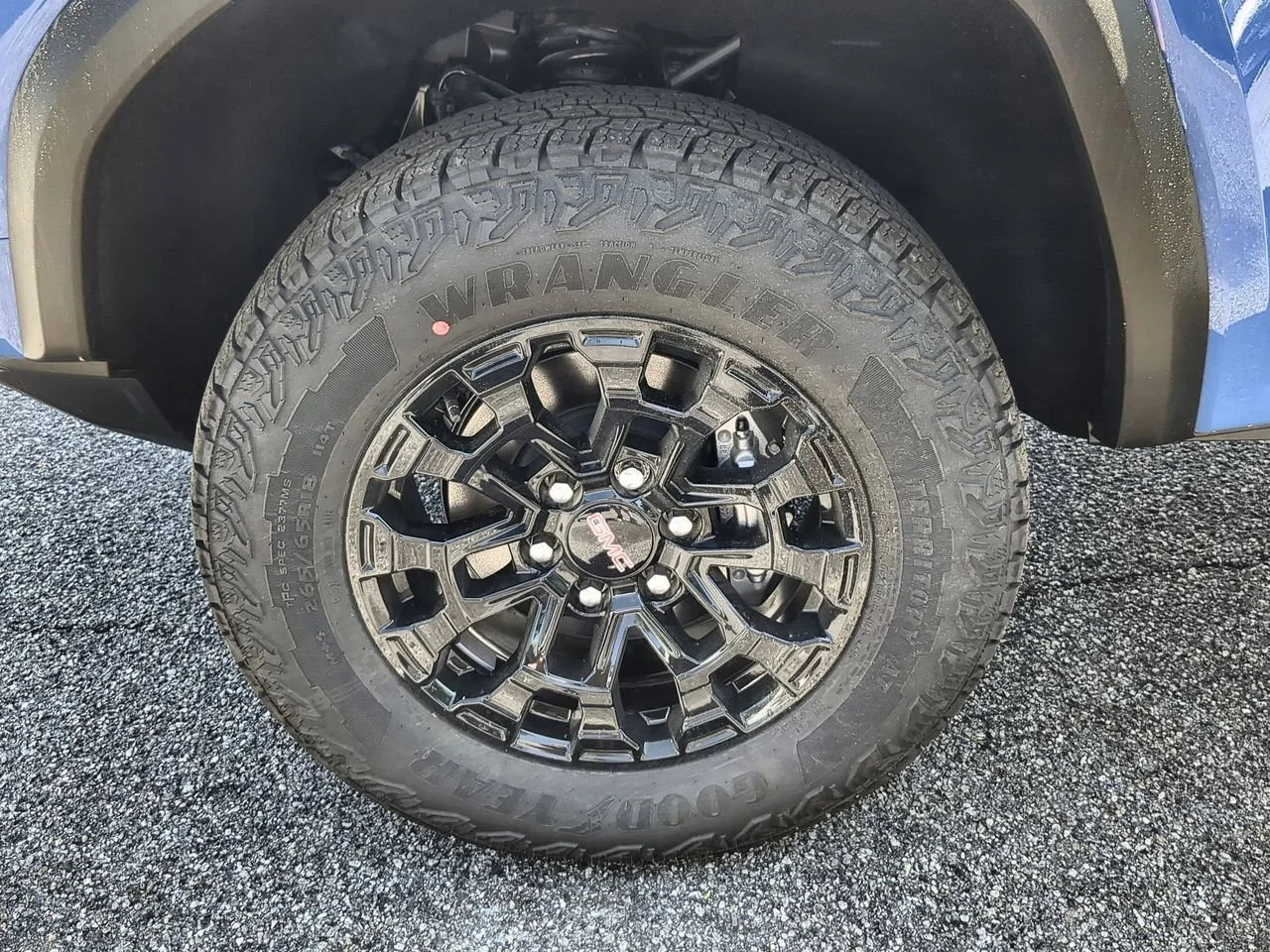 New 2026 Rapids Metallic GMC Elevation image 32