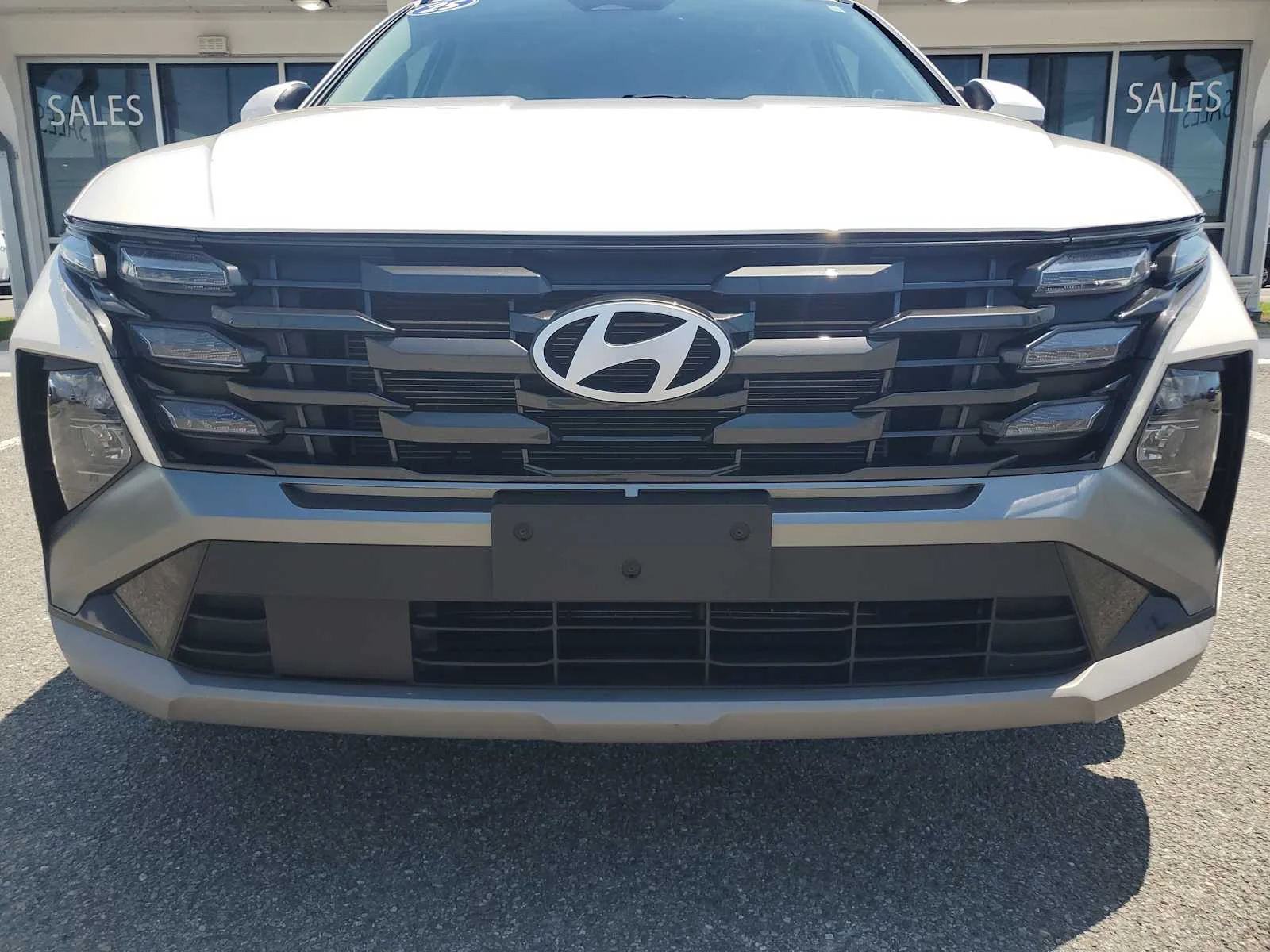 Used 2025 White Hyundai SEL image 11