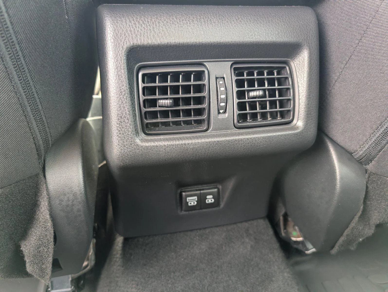 Used 2025 Ice Cap Toyota LE image 29