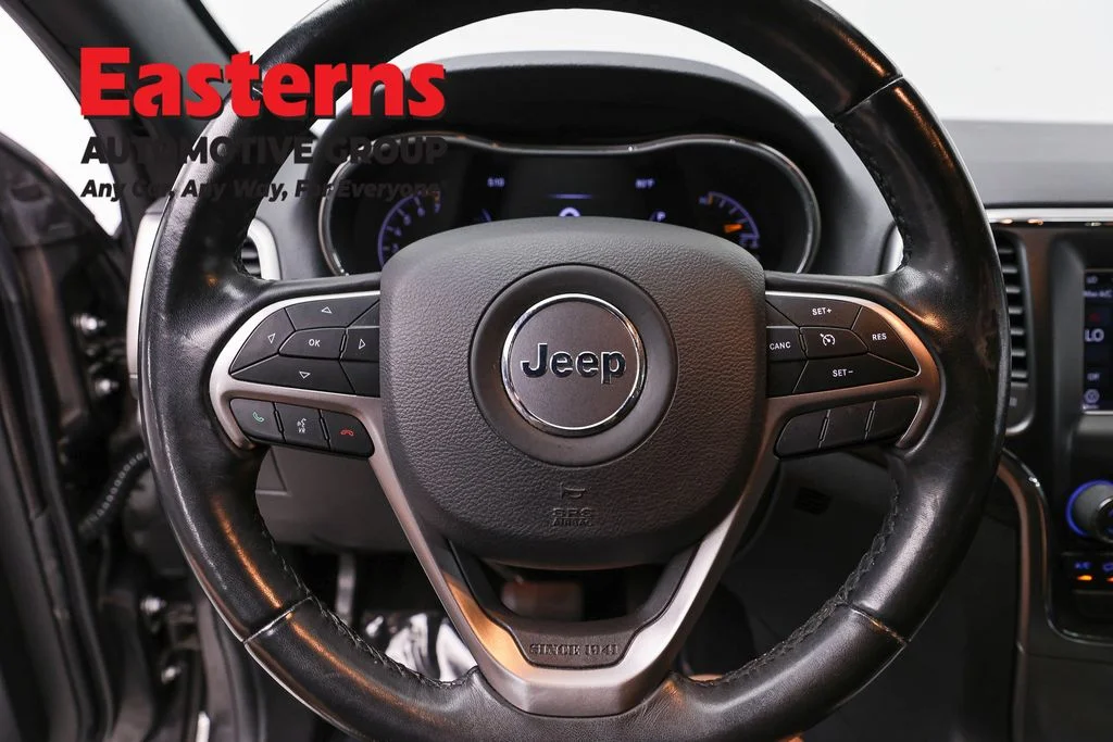 Used 2020 Gray Jeep Laredo E image 9