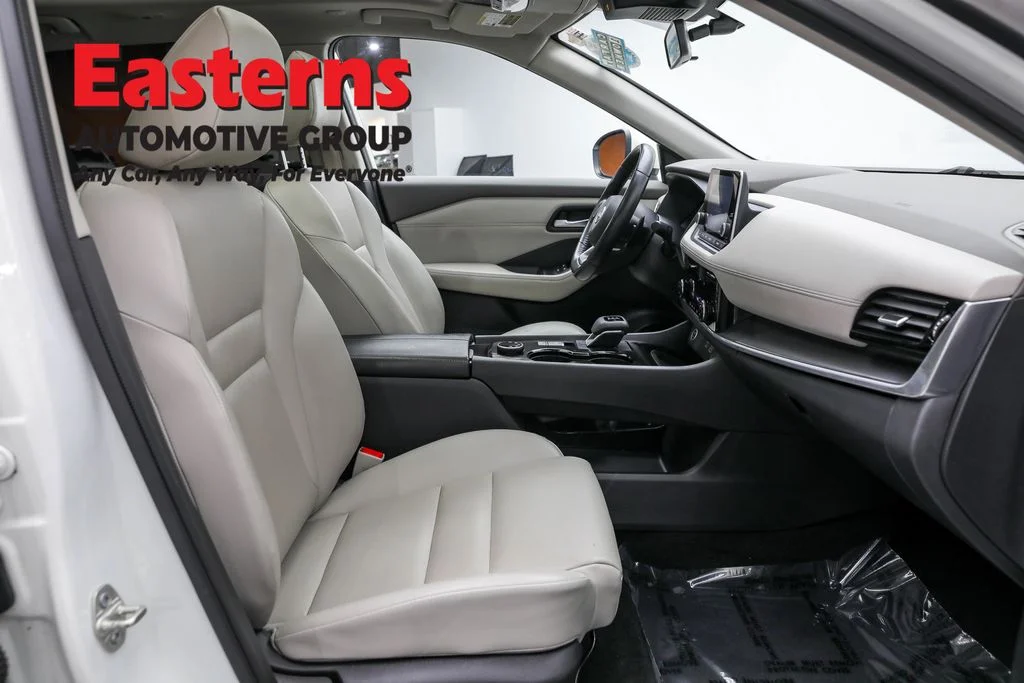 Used 2022 White Nissan SV image 24