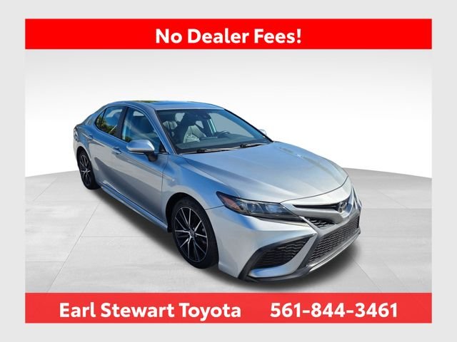 Used 2022 Silver Toyota SE image 1