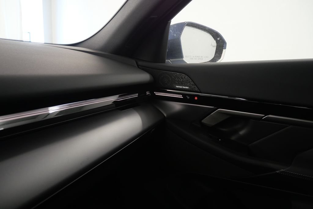 2025 BMW 5 Series 530i - Photo 28