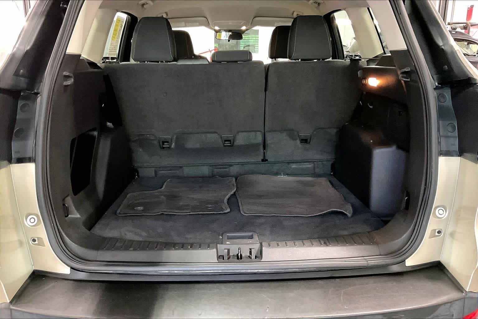 Used 2017 White Gold Metallic Ford S image 34