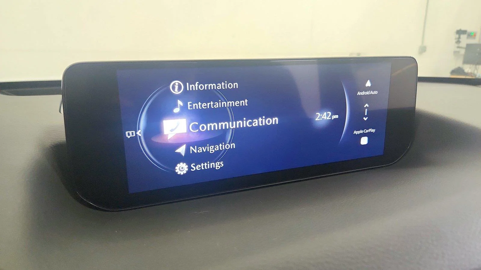 Used 2025 Wind Chill Pearl Mazda Premium Package image 20