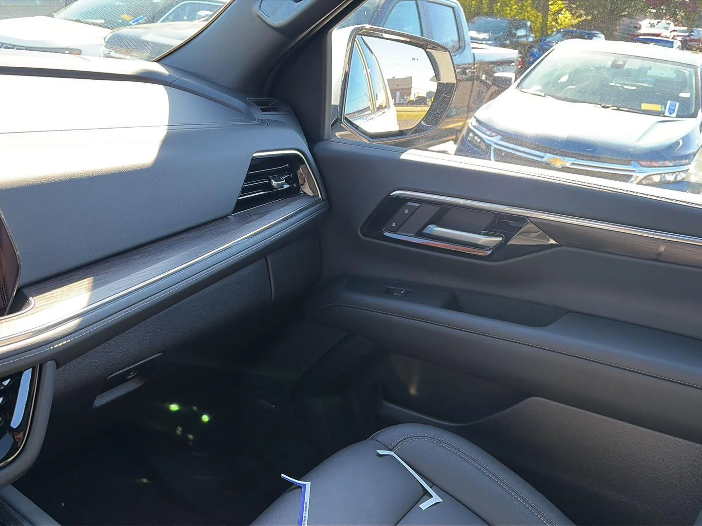 Used 2026 Summit White Chevrolet LT image 22
