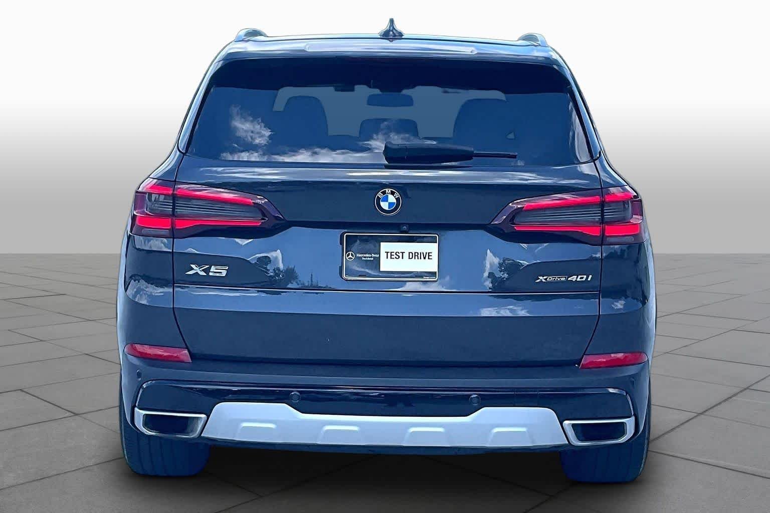 Used 2021 Dark Graphite Metallic BMW xDrive40i image 5