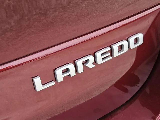 New 2026 Velvet Red Pearl-Coat Exterior Paint Jeep Laredo image 10