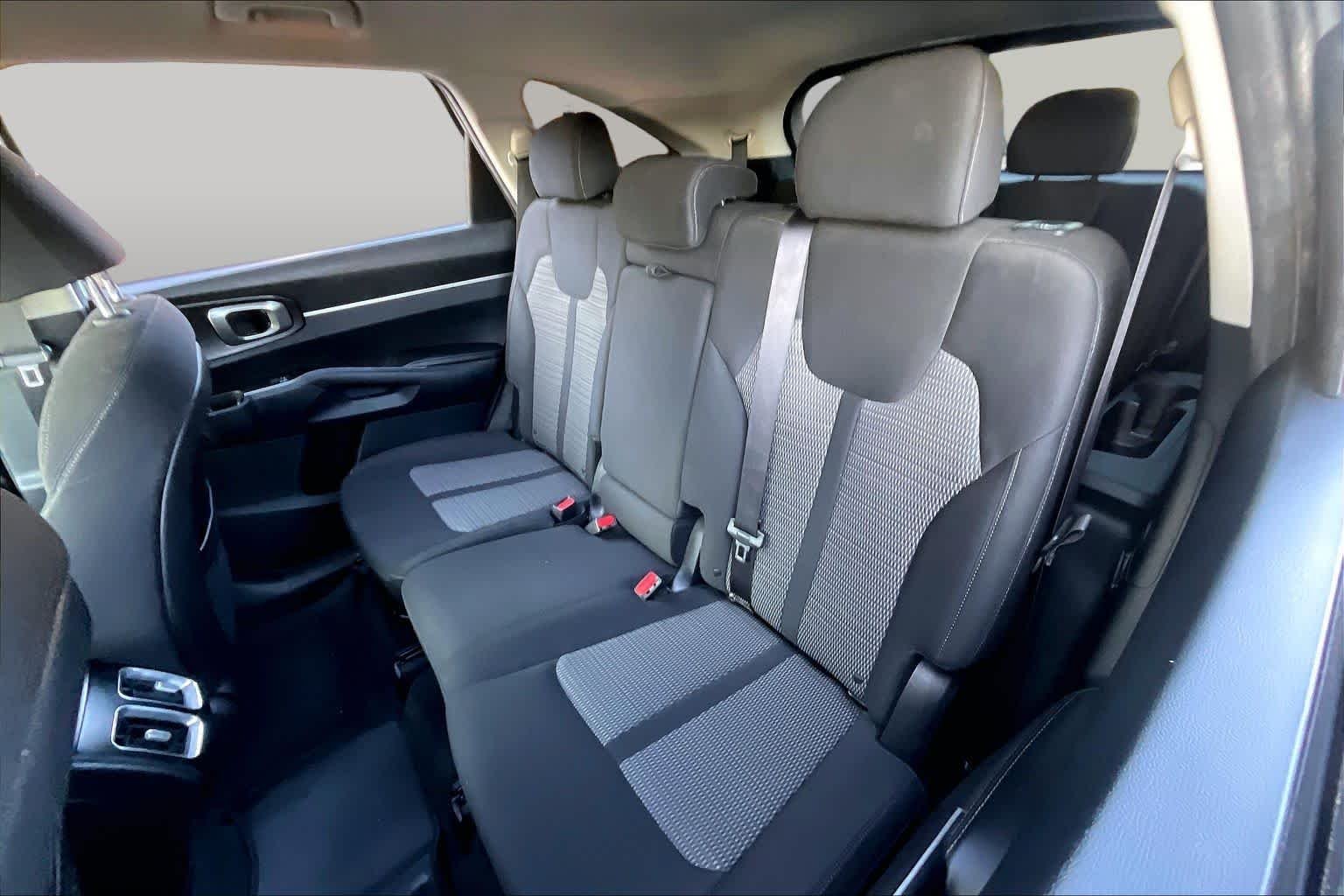 Used 2022 Sparkling Silver Kia LX image 20