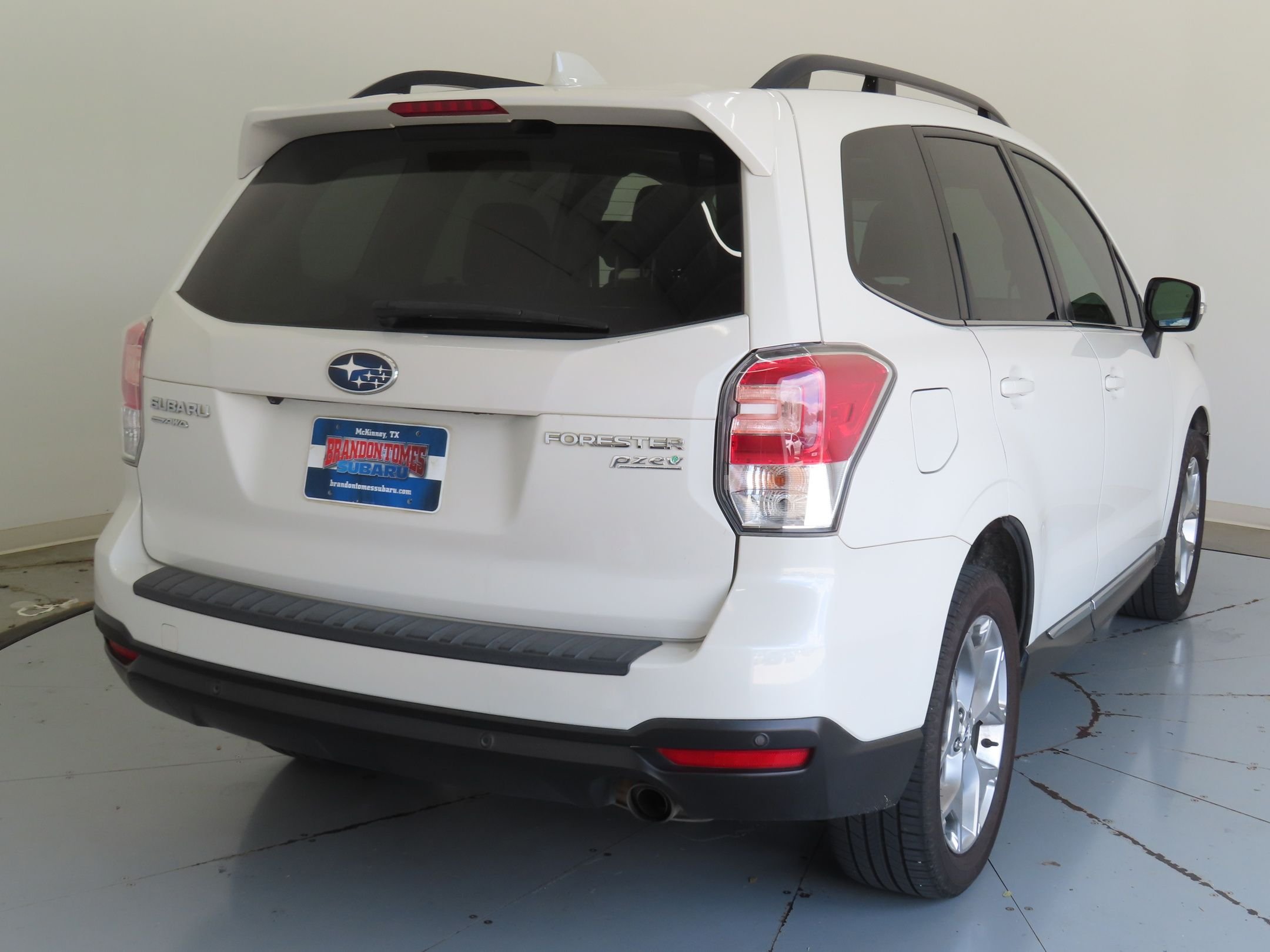 Used 2017 White Subaru 2.5i Touring image 3