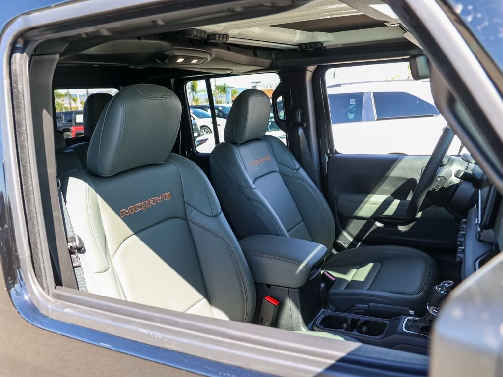 New 2026 Black Clear-Coat Exterior Paint Jeep Mojave image 19