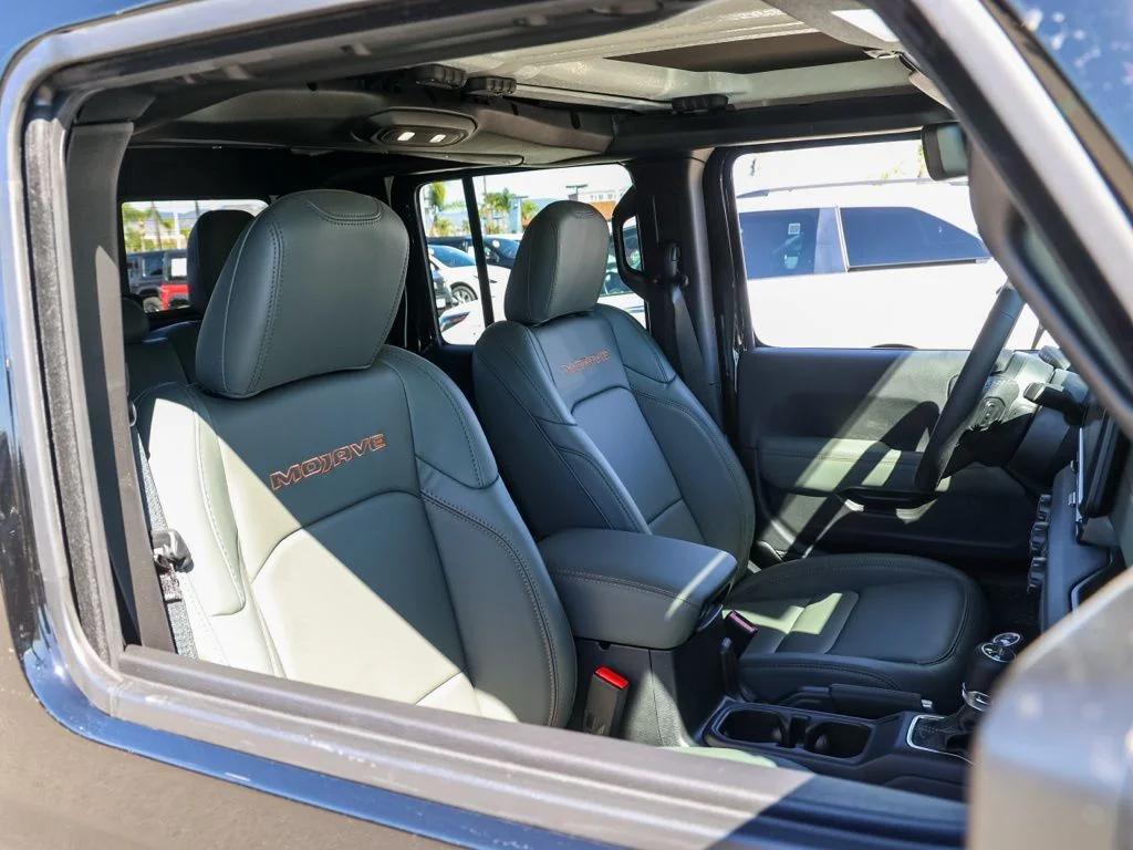 New 2026 Black Clear-Coat Exterior Paint Jeep Mojave image 19