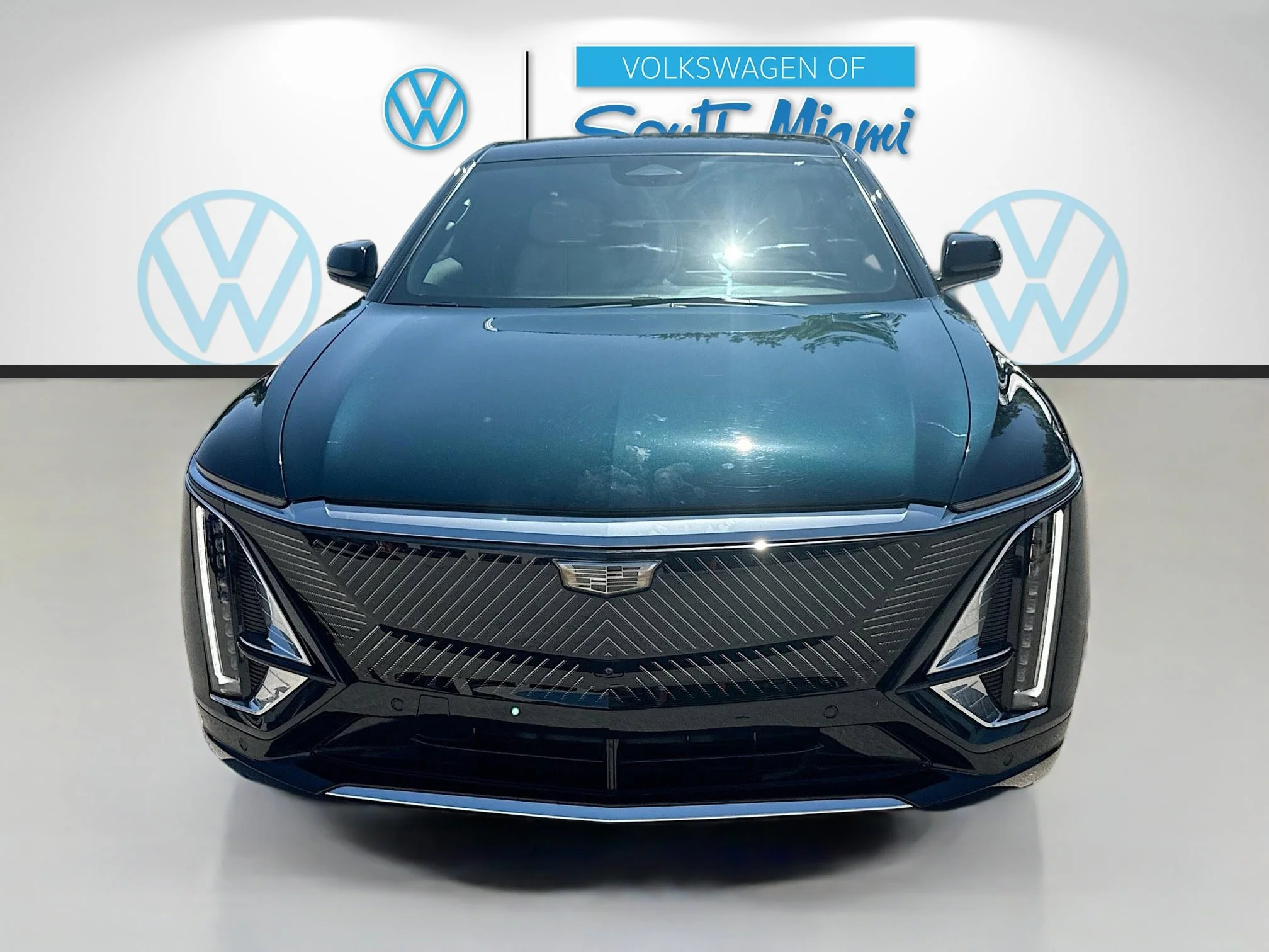 Used 2024 Cadillac LYRIQ Luxury 1 with VIN 1GYKPPRK2RZ107779 for sale in Miami, FL