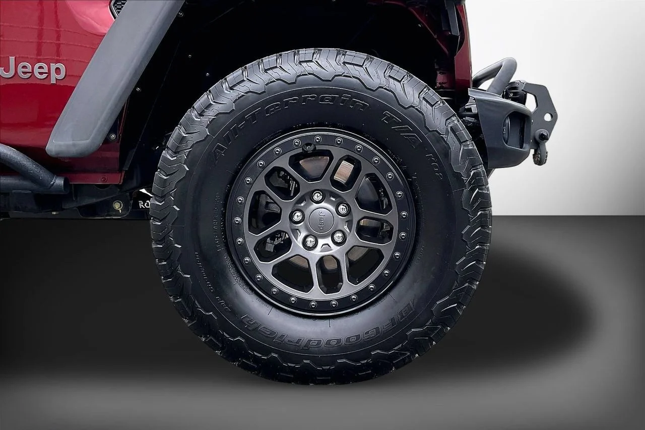 Used 2021  Jeep Rubicon image 32