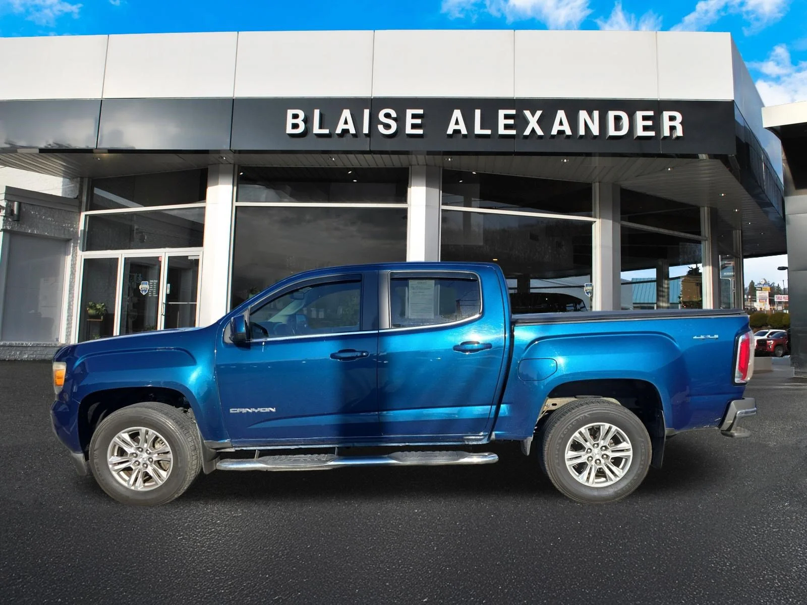 Used 2019 Blue Emerald Metallic GMC 4WD SLE image 7