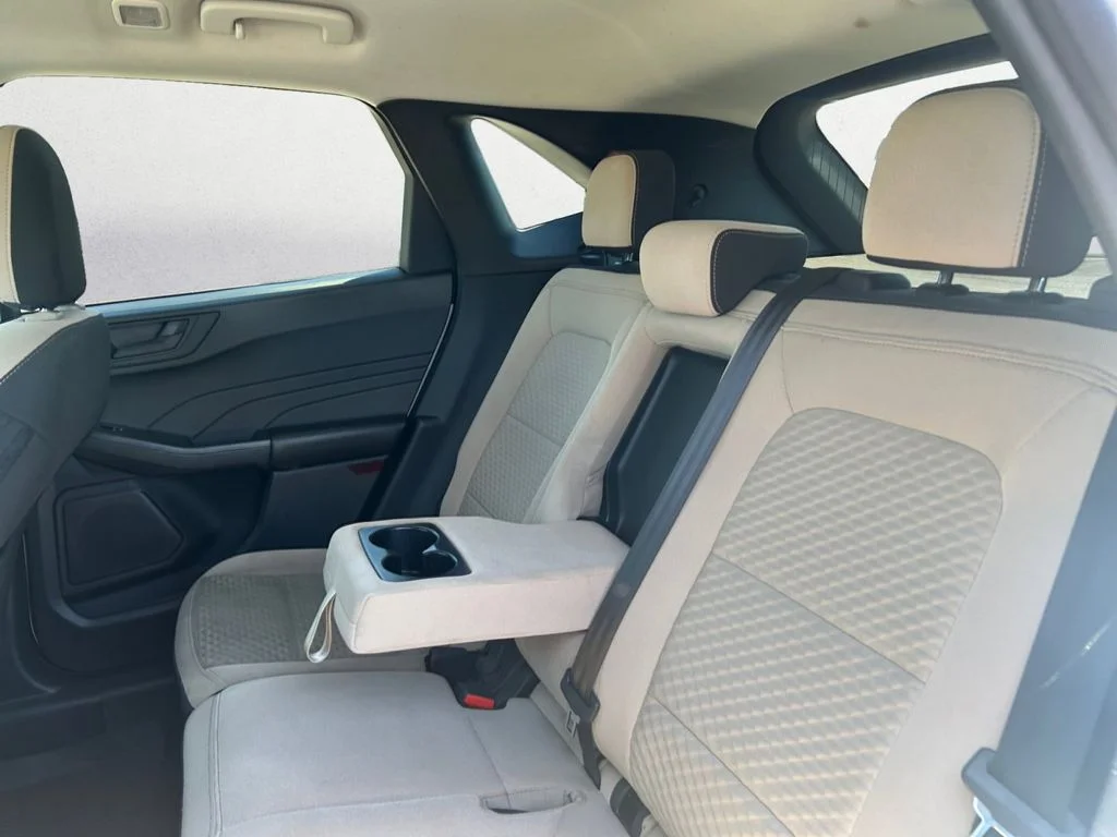 Used 2022 White Ford SE image 9