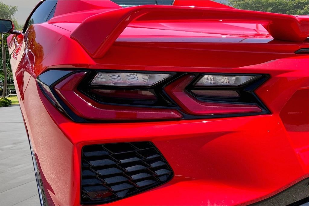 Used 2021 Red Chevrolet Stingray image 18