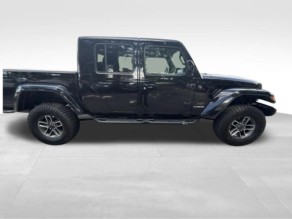 Used 2021 Black Jeep Overland image 11