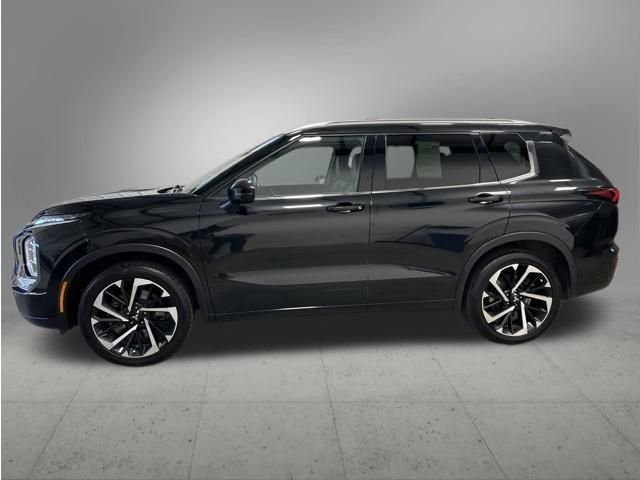 Used 2024 Black Diamond Mitsubishi SEL image 2
