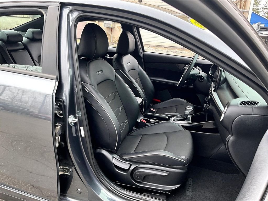 Used 2023 Gravity Gray Kia GT-Line image 11