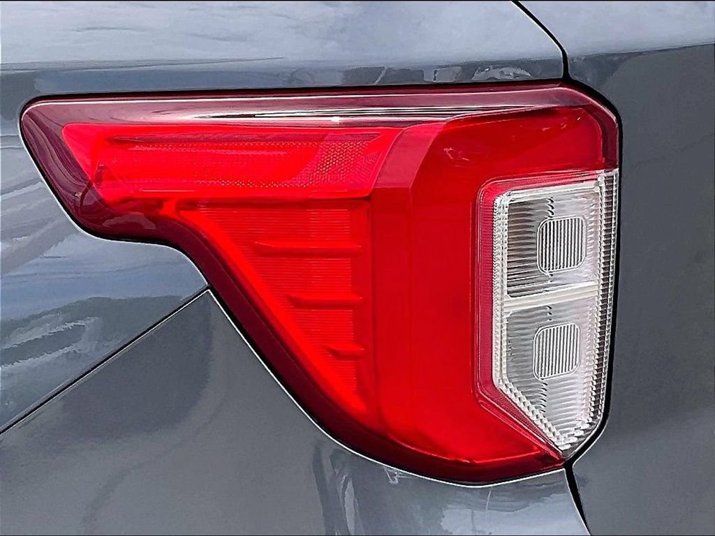 Used 2021 Gray Ford Limited image 33