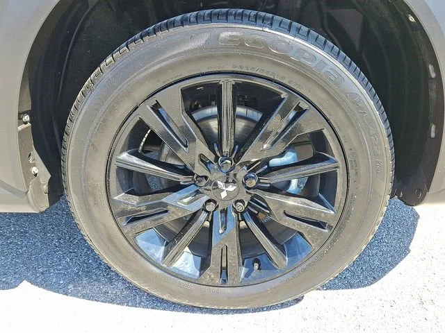 Used 2024 Gray Mitsubishi Black Edition image 9