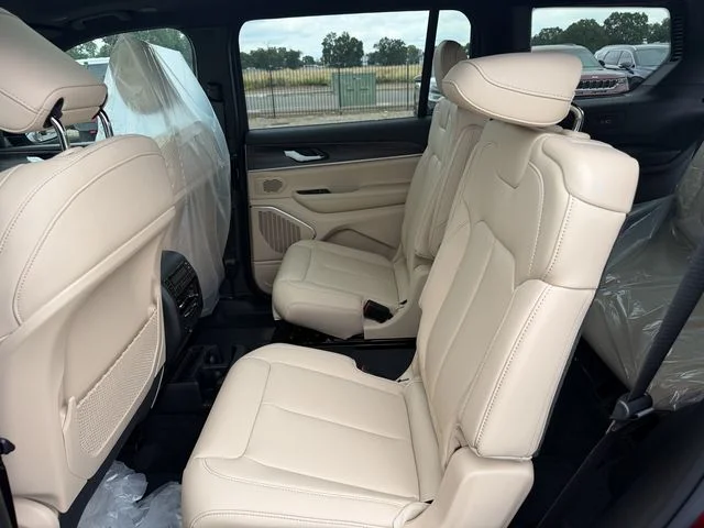 New 2026 Velvet Red Pearl-Coat Exterior Paint Jeep Limited image 25