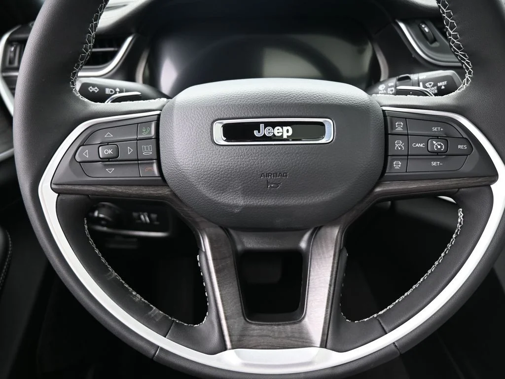 Used 2025 Bright White Clearcoat Jeep Limited image 23