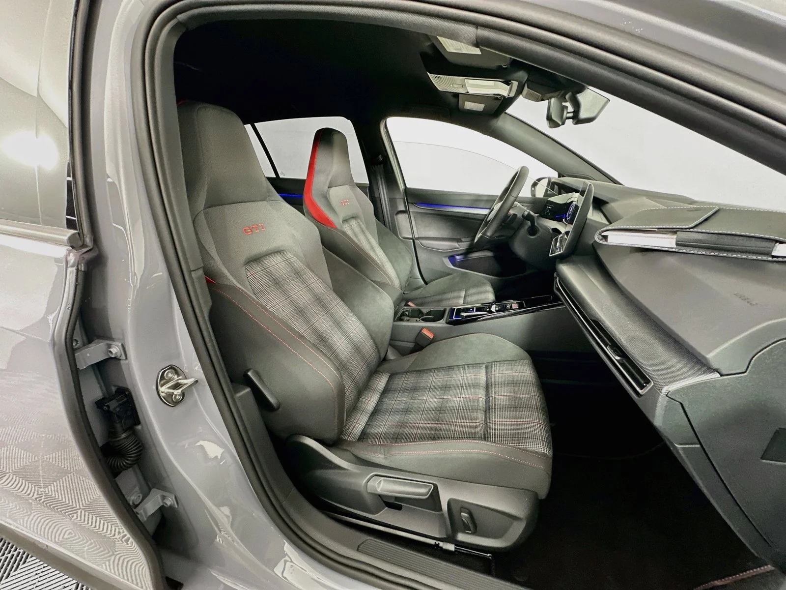Used 2026  Volkswagen S image 28
