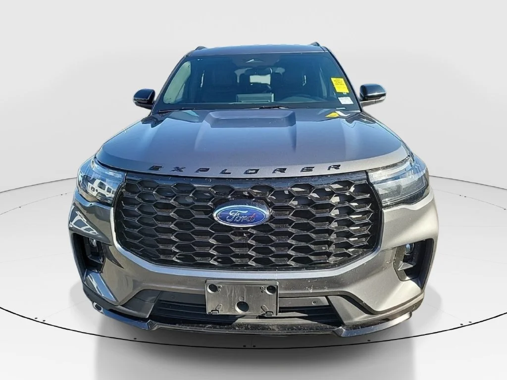 Used 2025 Gray Ford ST-Line image 2