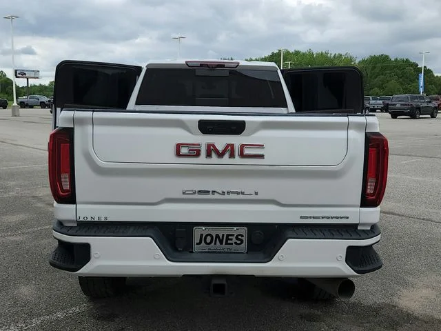 Used 2022 White GMC Denali image 32
