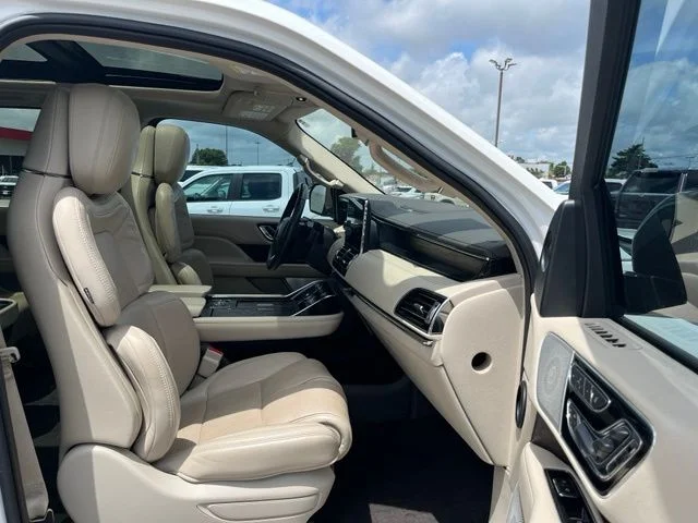 Used 2020 White Lincoln Reserve image 24