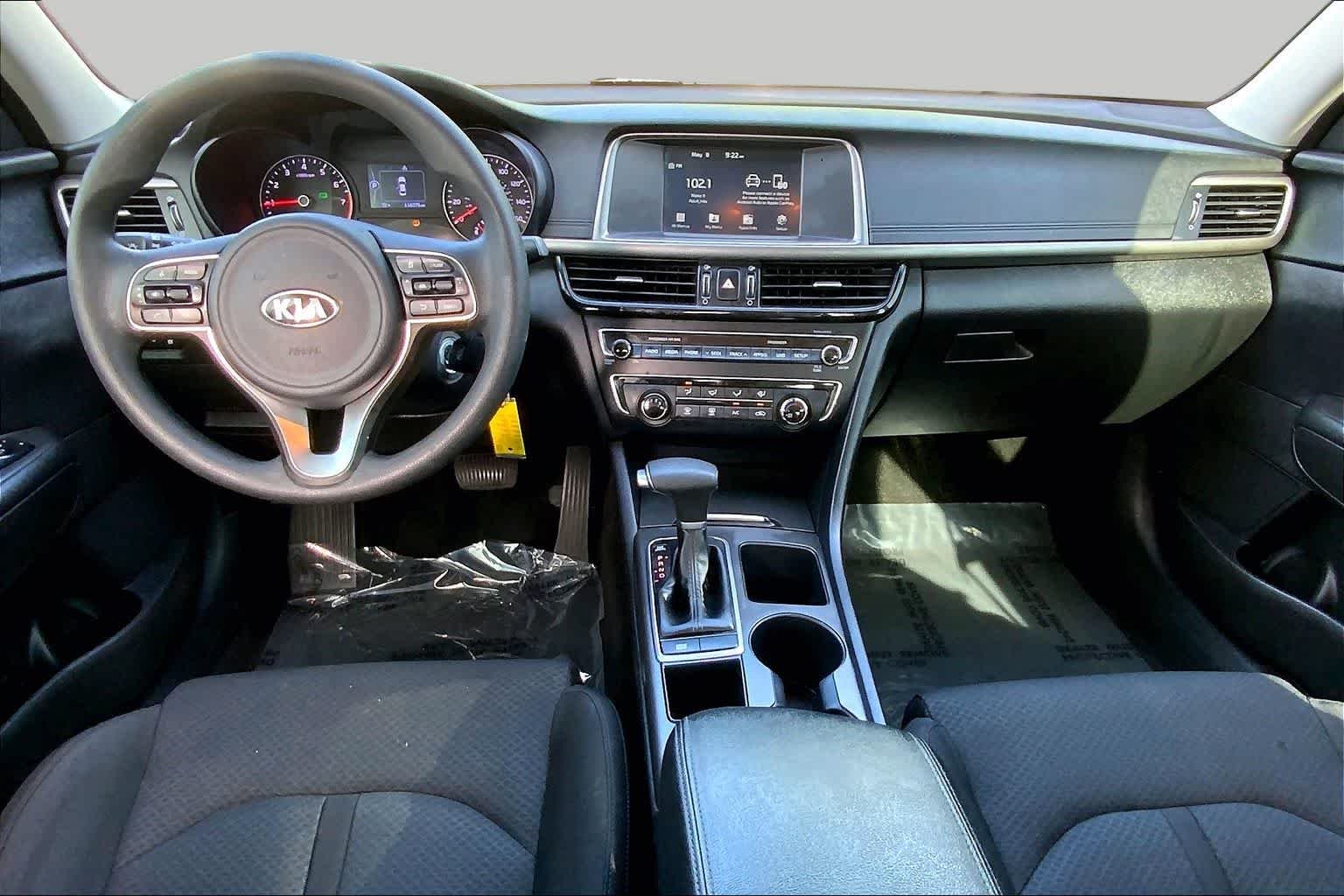 Used 2018 Sparkling Silver Kia LX image 15
