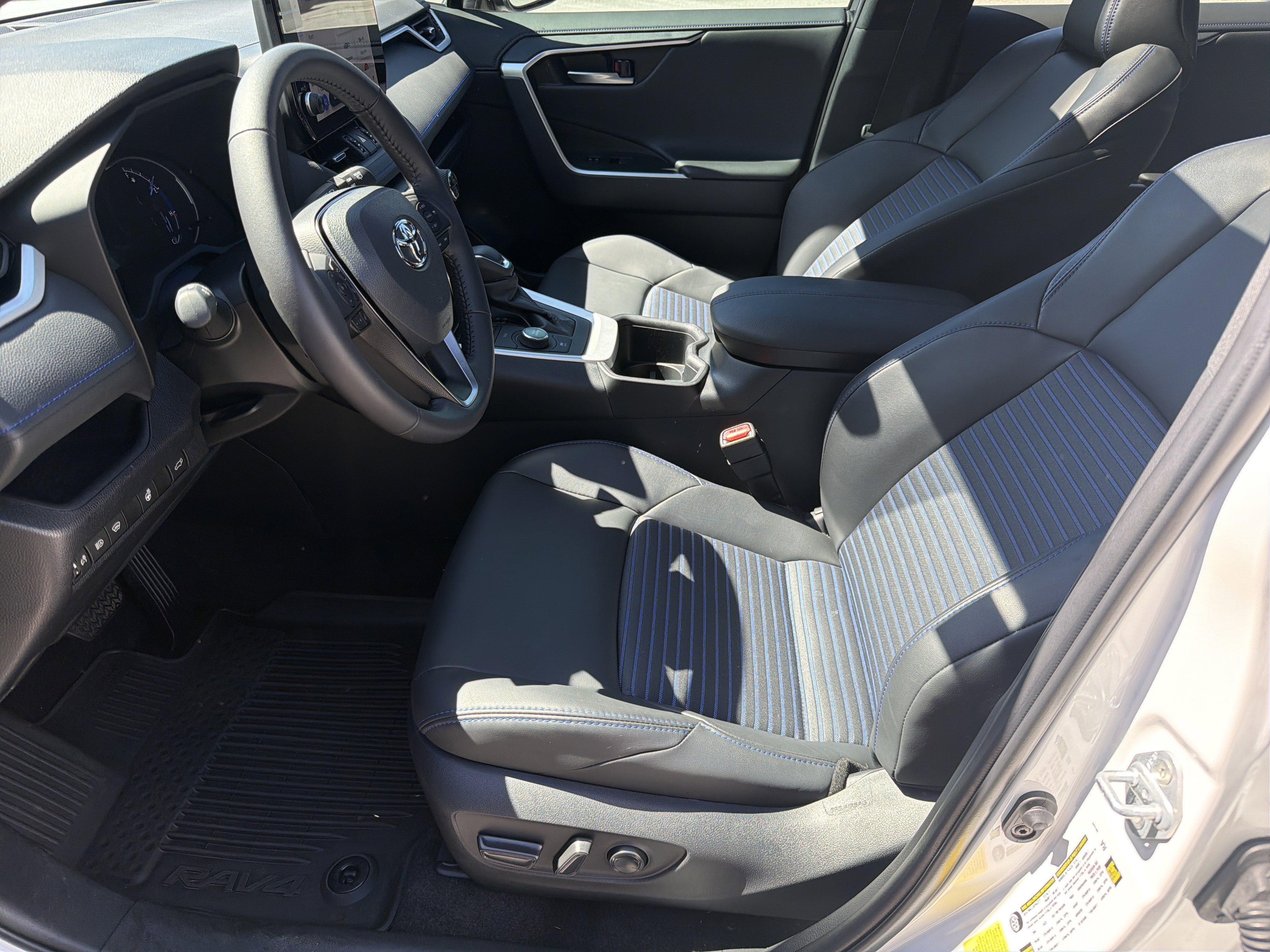 2024 Toyota RAV4 XSE - Photo 9