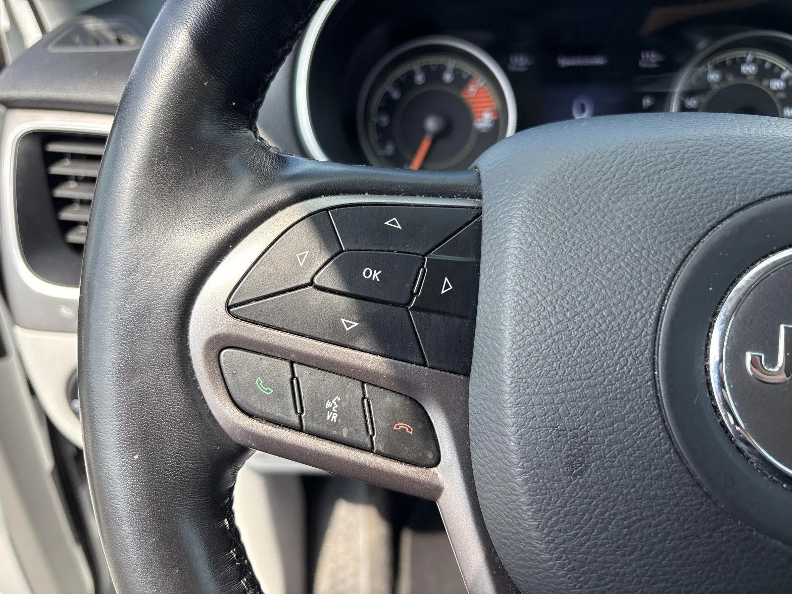 Used 2021 Bright White Clearcoat Jeep Latitude Lux image 19