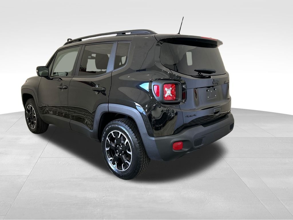 Used 2023 Black Jeep Latitude image 3