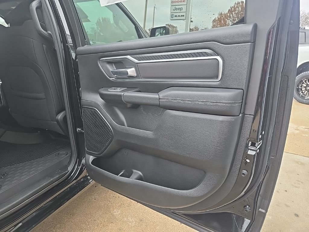 New 2026 Diamond Black Crystal Pearl-Coat Exterior Paint RAM Big Horn/Lone Star image 89