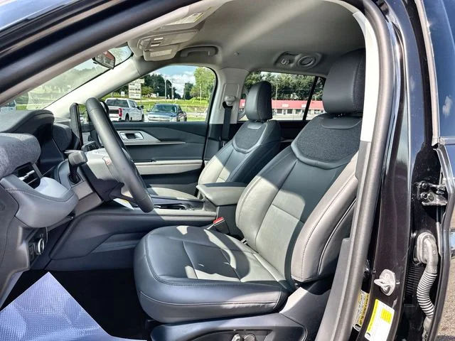 New 2026 Agate Black Metallic Ford Active image 15